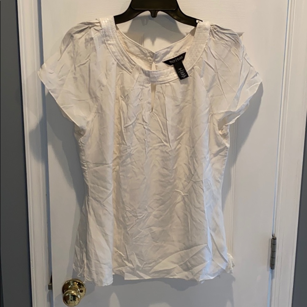 🌻🌻White house black market shirt